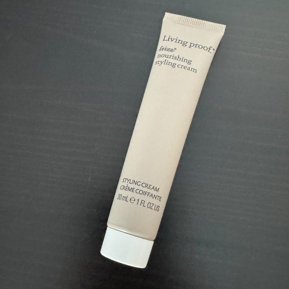 Living Proof No Frizz Nourishing Styling cream - Picture 5 of 11